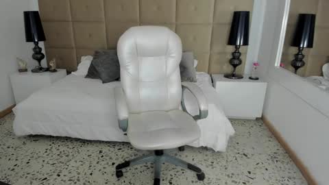 Snapshot of hailey_florez chatting on January 3, 8:32 pm hailey online show from January 3, 8:32 pm