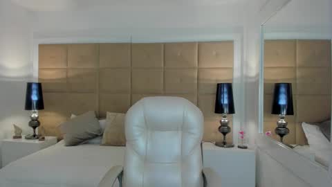 Snapshot of hailey_florez chatting on February 21, 6:37 pm hailey online show from February 21, 6:37 pm