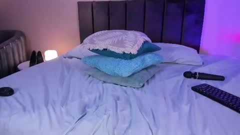 laura online show from June 17, 10:43 pm