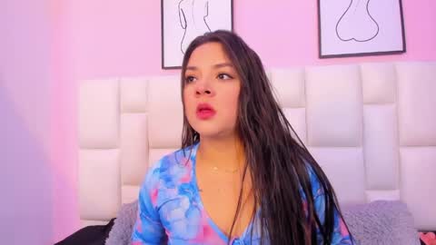 Hailey Henao online show from May 19, 11:38 am