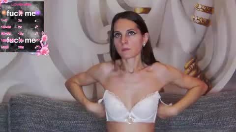 Snapshot of hailey_peach chatting on July 23, 5:11 pm HaileyPeach online show from July 23, 5:11 pm