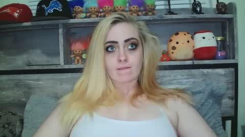 Snapshot of haileyakuma69 chatting on December 11, 12:23 am Hailey and d online show from December 11, 12:23 am