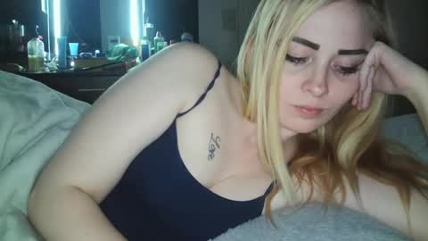 Snapshot of haileyakuma69 chatting on February 17, 2:42 am Hailey and d online show from February 17, 2:42 am