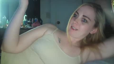 Snapshot of haileyakuma69 chatting on February 27, 7:23 am Hailey and d online show from February 27, 7:23 am