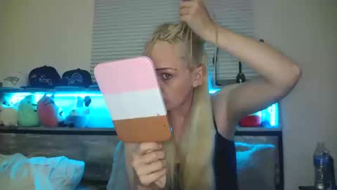 Snapshot of haileyakuma69 chatting on October 11, 11:36 pm Hailey and d online show from October 11, 11:36 pm