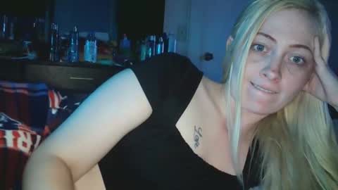 Snapshot of haileyakuma69 chatting on November 3, 6:14 am Hailey and d online show from November 3, 6:14 am