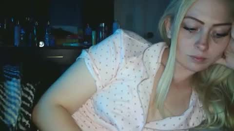 Snapshot of haileyakuma69 chatting on November 8, 5:18 am Hailey and d online show from November 8, 5:18 am