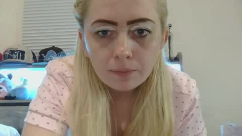 Snapshot of haileyakuma69 chatting on November 21, 10:52 pm Hailey and d online show from November 21, 10:52 pm