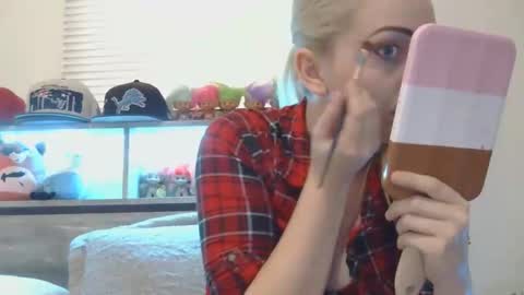 Snapshot of haileyakuma69 chatting on November 22, 9:36 pm Hailey and d online show from November 22, 9:36 pm