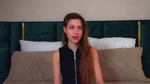 Snapshot of haileyarden chatting on August 2, 6:12 am Hailey online show from August 2, 6:12 am