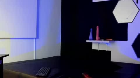 haileycat_ online show from March 12, 6:07 am