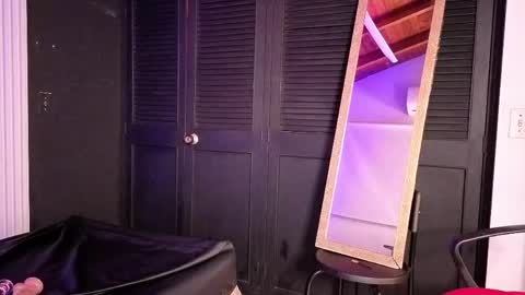 haileycat_ online show from June 9, 4:46 am