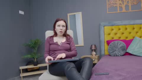 Snapshot of haileymoon85 chatting on January 24, 4:27 am Hailey online show from January 24, 4:27 am