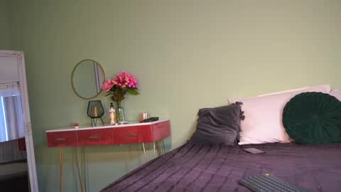 Snapshot of haileymoon85 chatting on February 24, 8:06 am Hailey online show from February 24, 8:06 am