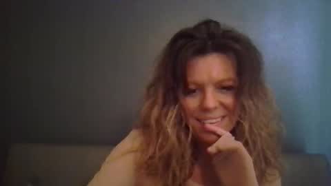 Snapshot of haileys123 chatting on December 5, 7:10 pm Hailey online show from December 5, 7:10 pm