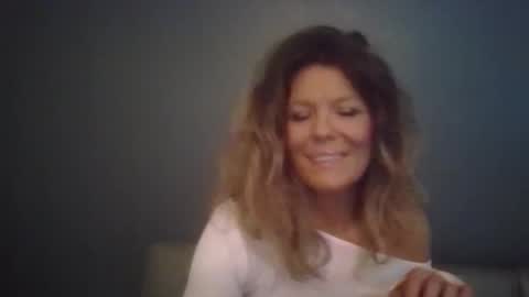 Snapshot of haileys123 chatting on December 15, 8:46 pm Hailey online show from December 15, 8:46 pm