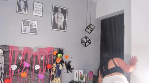 Snapshot of haileystonei chatting on October 16, 11:44 am haileystonei online show from October 16, 11:44 am