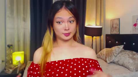 Snapshot of hailywilson chatting on December 8, 12:07 am haily online show from December 8, 12:07 am