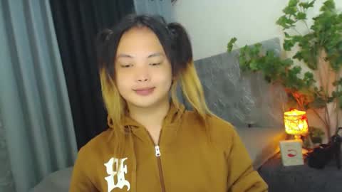 Snapshot of hailywilson chatting on February 7, 5:20 am haily online show from February 7, 5:20 am