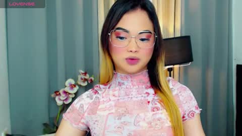 Snapshot of hailywilson chatting on March 1, 7:48 pm haily online show from March 1, 7:48 pm