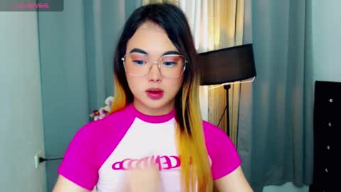 Snapshot of hailywilson chatting on March 3, 5:20 am haily online show from March 3, 5:20 am