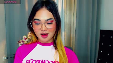 Snapshot of hailywilson chatting on March 6, 6:19 am haily online show from March 6, 6:19 am