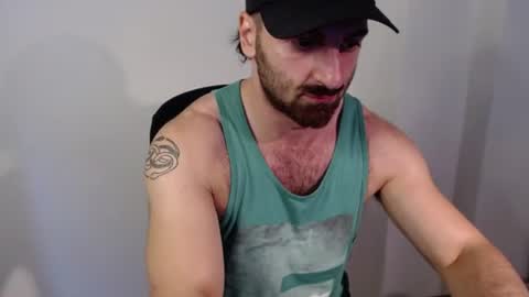 Snapshot of hairy_superman chatting on June 19, 5:45 am hairy_superman online show from June 19, 5:45 am