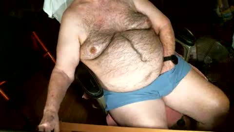 Snapshot of hairybear813 chatting on March 24, 3:33 am hairybear813 online show from March 24, 3:33 am
