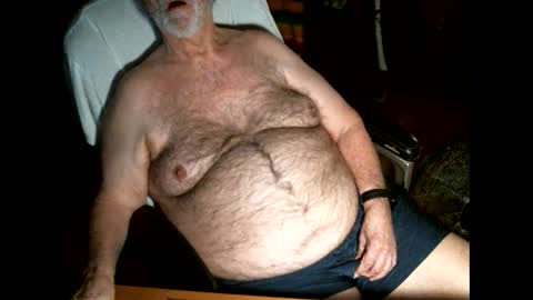 Snapshot of hairybear813 chatting on May 18, 3:57 am hairybear813 online show from May 18, 3:57 am