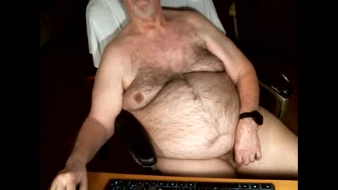 Snapshot of hairybear813 chatting on May 18, 11:43 pm hairybear813 online show from May 18, 11:43 pm