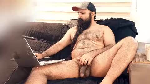 Snapshot of hairybeardedsmoker chatting on August 7, 5:04 pm Hairy Beard Smoker online show from August 7, 5:04 pm