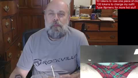 HairyDaddyBear69 online show from May 3, 12:27 am