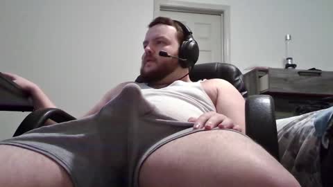 Snapshot of hairymikey chatting on December 31, 11:17 pm hairymikey online show from December 31, 11:17 pm