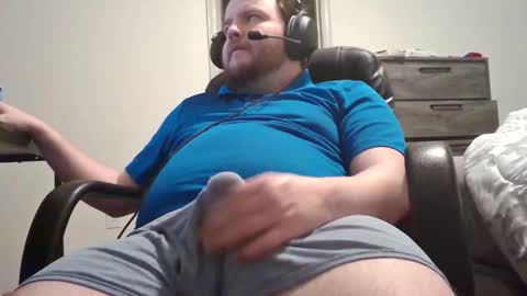 Snapshot of hairymikey chatting on February 19, 5:14 am hairymikey online show from February 19, 5:14 am