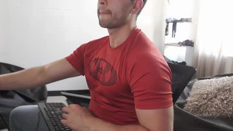 Snapshot of hairyncuteass chatting on January 18, 8:19 pm hairyncuteass online show from January 18, 8:19 pm