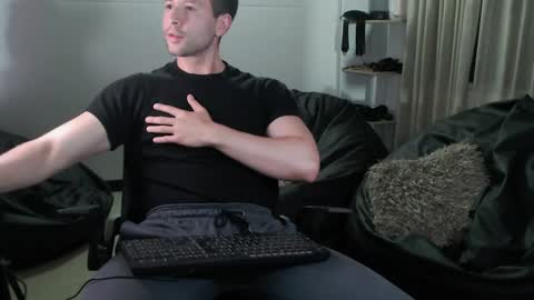 Snapshot of hairyncuteass chatting on January 26, 12:37 am hairyncuteass online show from January 26, 12:37 am