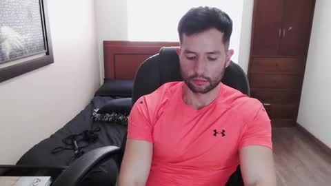 Snapshot of hairyncuteass chatting on February 11, 6:33 pm hairyncuteass online show from February 11, 6:33 pm