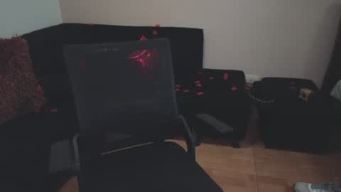 Snapshot of hairyncuteass chatting on February 15, 12:37 am hairyncuteass online show from February 15, 12:37 am