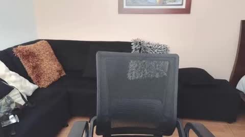 Snapshot of hairyncuteass chatting on February 17, 5:21 pm hairyncuteass online show from February 17, 5:21 pm