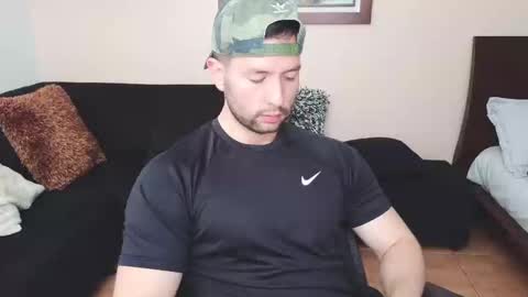 Snapshot of hairyncuteass chatting on February 18, 1:33 pm hairyncuteass online show from February 18, 1:33 pm