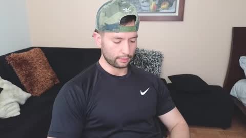 Snapshot of hairyncuteass chatting on February 18, 4:37 pm hairyncuteass online show from February 18, 4:37 pm