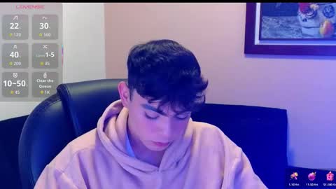 Snapshot of hairyncuteass chatting on October 29, 11:39 pm hairyncuteass online show from October 29, 11:39 pm