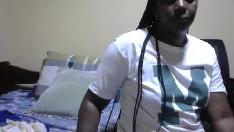 Snapshot of hairypussybigassy001 chatting on January 1, 12:11 am hairypussybigassy001 online show from January 1, 12:11 am