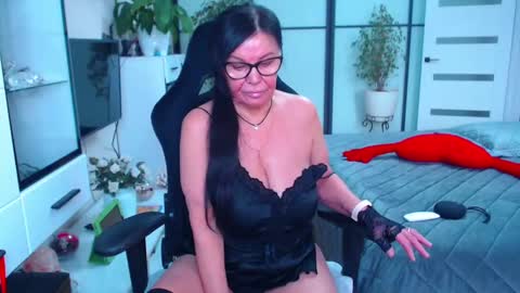 Snapshot of hairypussygranny chatting on February 8, 8:42 am Monika online show from February 8, 8:42 am