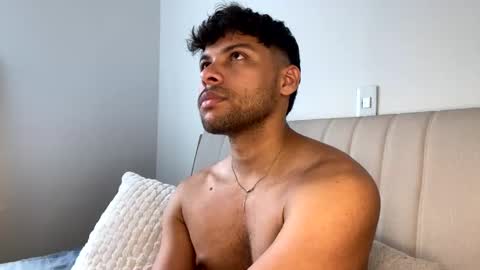 Independent       model  online show from March 3, 7:06 pm