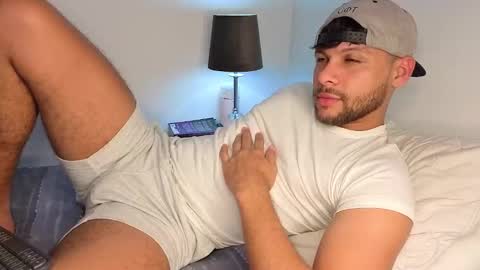 Independent       model  online show from November 4, 11:37 pm