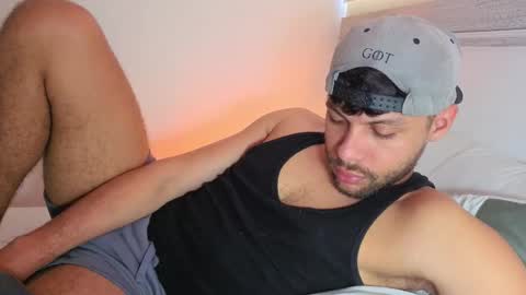 Independent       model  online show from January 6, 6:44 pm