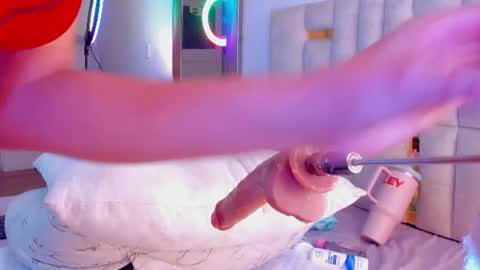 Halie  online show from June 25, 1:05 am