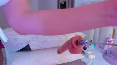 Halie  online show from July 4, 12:50 am