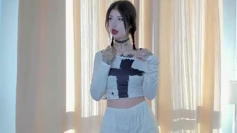 LunaandSara online show from March 10, 1:38 pm